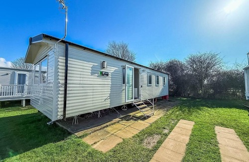 Hunstanton House | Lovely 8 berth caravan by the beach at Manor Park in Norfolk ref 23028B