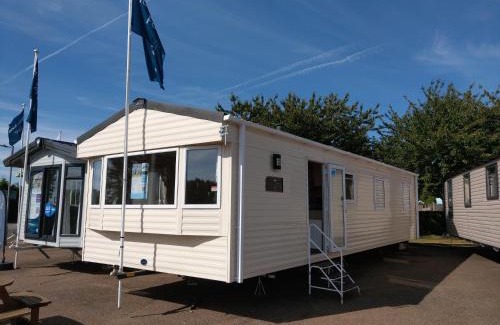 Hunstanton Other | Lovely 8 Berth Caravan At Manor Park, Near Hunstanton Beach Ref 23039S