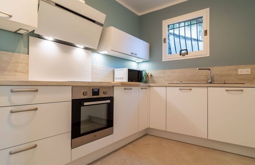 Le Rayol Apartment | Lovely apartment for 4 people with A/C, WIFI, TV and terrace