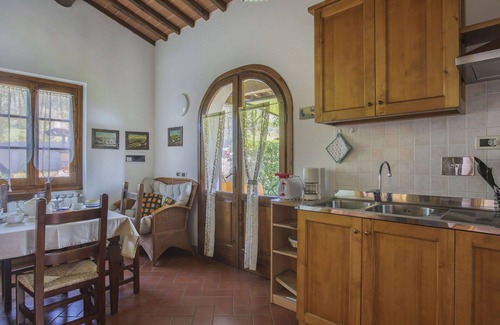 Castelfranco di Sopra Villa | Lovely apartment in villa for 4 people with WIFI, pool, terrace and pets allowed