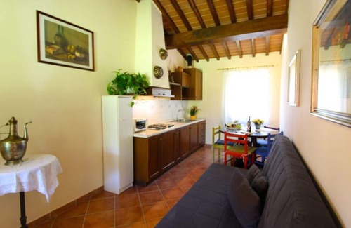 Castelfranco di Sopra Apartment | Lovely apartment for 4 guests with pool, WIFI and pets allowed