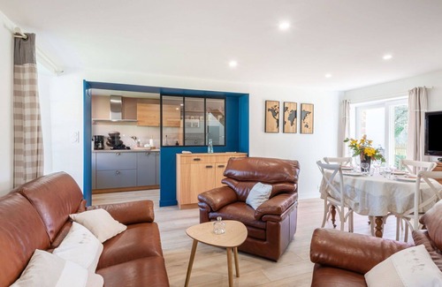 Creances Villa | Lovely apartment in villa for 4 people with WIFI, TV, terrace and pets allowed