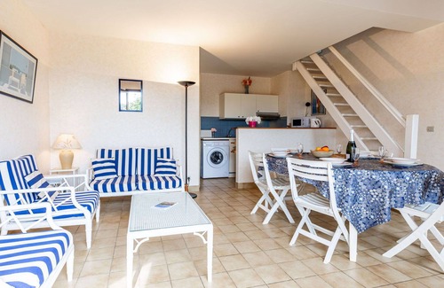 Saint-Palais-sur-Mer Apartment | Lovely apartment for 5 people with WIFI, TV and balcony