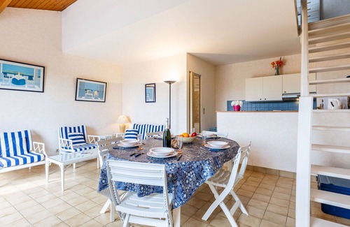Saint-Palais-sur-Mer Apartment | Lovely apartment for 5 people with WIFI, TV and balcony