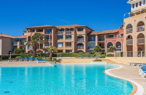Six-Fours-les-Plages Apartment | Lovely apartment for 4 guests with WIFI, pool, TV and terrace