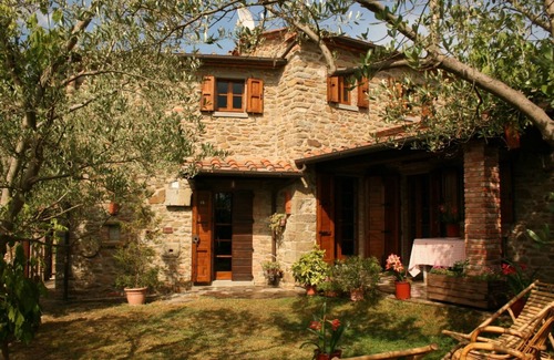 Montecchio Apartment | Lovely apartment for 4 guests with TV, close to Cortona