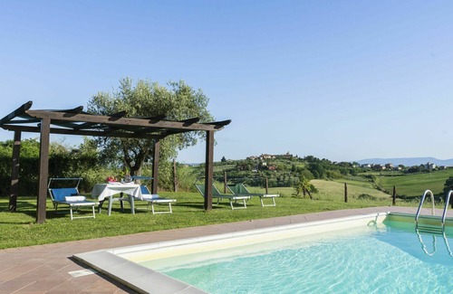 Castiglione del Lago House | Lovely apartment in villa for 18 guests with pool, hot tub, A/C, WIFI, TV, patio and pets allowed
