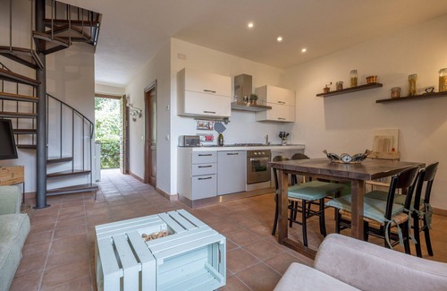 Corsanico-Bargecchia Apartment | Lovely apartment for 4 guests with pool, WIFI, TV, panoramic view and parking, close to Viareggio