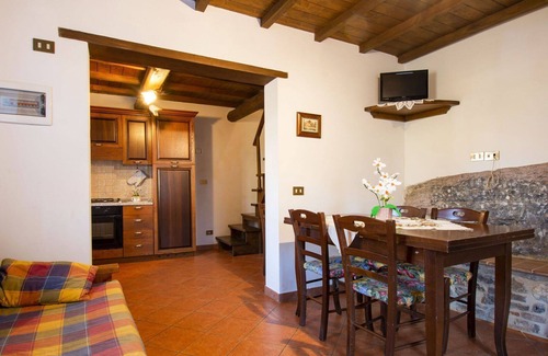 Fabbriche di Vallico Villa | Lovely apartment in villa for 6 guests with pool, WIFI, TV, patio and pets allowed