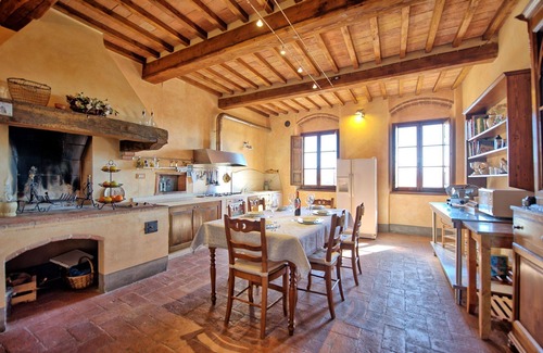 Colle di Val d'Elsa Apartment | Lovely apartment for 6 guests with WIFI, TV, terrace and panoramic view, close to San Gimignano