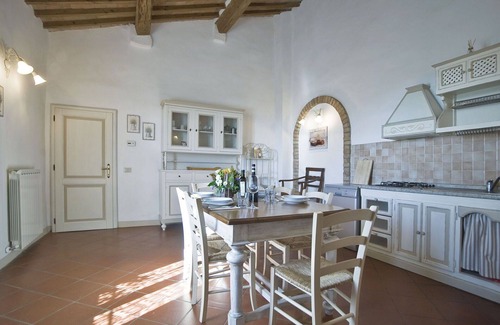 Montalcino Villa | Lovely apartment in villa with pool, WIFI, TV, terrace, pets allowed and panoramic view
