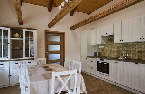 Korenov Apartment | Lovely apartment for 4 people with WIFI, TV, pets allowed and parking