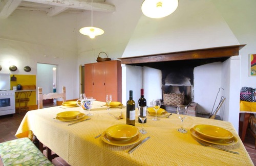 Foiano della Chiana Apartment | Lovely apartment for 8 people with WIFI, pool and pets allowed