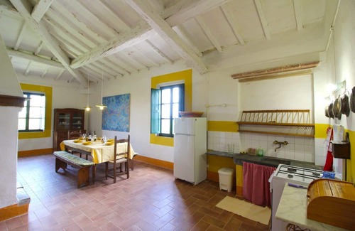 Foiano della Chiana Apartment | Lovely apartment for 8 people with WIFI, pool and pets allowed