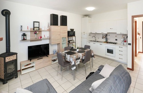 Porto Valtravaglia Apartment | Lovely apartment for 4 guests with WIFI, TV and patio