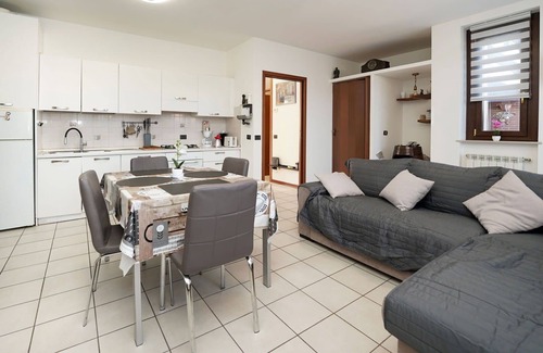 Porto Valtravaglia Apartment | Lovely apartment for 4 guests with WIFI, TV and patio