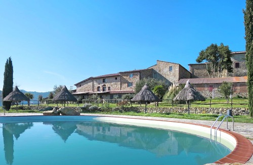 Santo Villa | Lovely apartment in villa for 4 guests with pool, A/C, patio, pets allowed and panoramic view