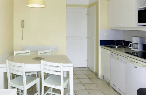 Chateau-d'Olonne Apartment | Lovely apartment for 4 people with WIFI, pool, TV, terrace and pets allowed
