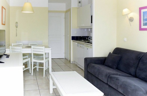 Chateau-d'Olonne Apartment | Lovely apartment for 4 people with WIFI, pool, TV, terrace and pets allowed