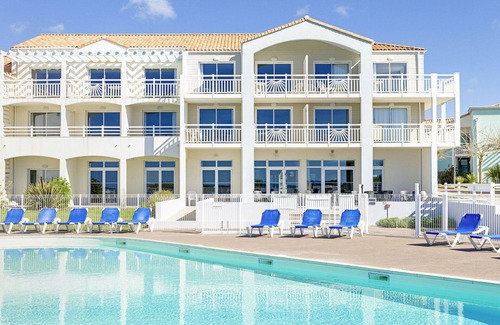 Chateau-d'Olonne Apartment | Lovely apartment for 4 people with WIFI, pool, TV, terrace and pets allowed