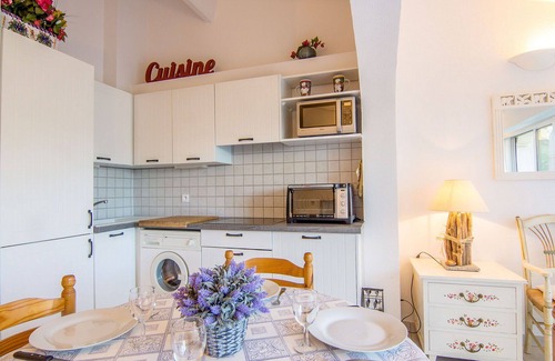 Cote d'Azur- French Riviera Apartment | Lovely apartment for 4 people with WIFI, pool, TV, patio and pets allowed