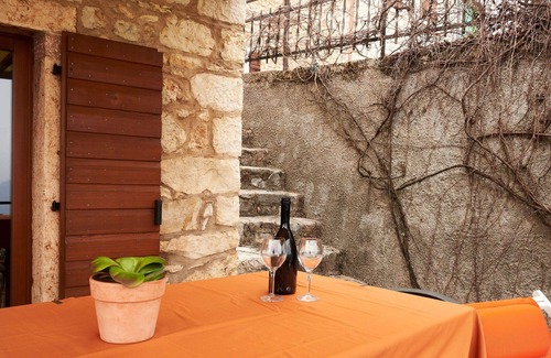 Caprino Veronese House | Lovely apartment in villa for 2 people with WIFI, TV, terrace and parking