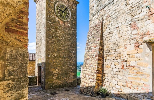 Casale Marittimo Apartment | Lovely apartment for 6 people with WIFI, pool, TV, patio and pets allowed