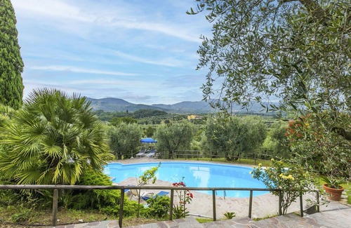 Monsummano Terme Villa | Lovely apartment in villa for 6 guests with WIFI, private pool, TV, patio and pets allowed