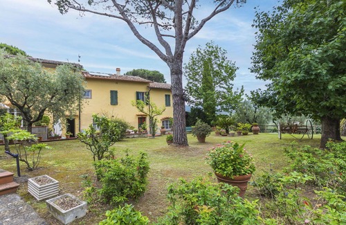 Monsummano Terme Villa | Lovely apartment in villa for 6 guests with WIFI, private pool, TV, patio and pets allowed