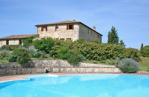 Monteroni d'Arbia Apartment | Lovely apartment for 2 guests with pool, WIFI and panoramic view, close to Siena
