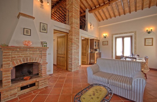 Monteroni d'Arbia Apartment | Lovely apartment for 6 people with WIFI, pool, patio and panoramic view, close to Siena