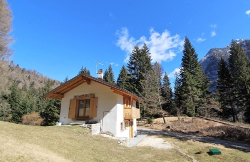 Lozzo di Cadore Apartment | Lovely apartment for 5 people with WIFI, balcony, pets allowed and panoramic view