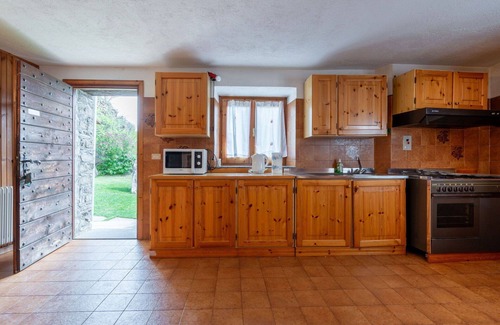 Sarre Apartment | Lovely apartment for 5 guests with TV and pets allowed, close to Aosta
