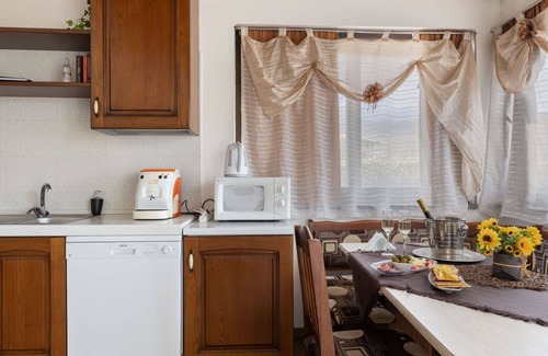 Coste Apartment | Lovely apartment for 6 guests with A/C, WIFI, TV and pets allowed