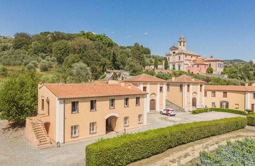 Santo Stefano del Ponte Villa | Lovely apartment in villa for 6 people with WIFI, TV and pets allowed