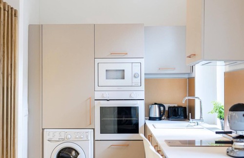 Inner City Budapest Apartment | Lovely Apartment by National Museum
