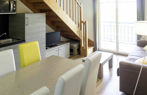 Biscarrosse Plage Apartment | Lovely apartment for 6 guests with WIFI, pool, TV, terrace and pets allowed