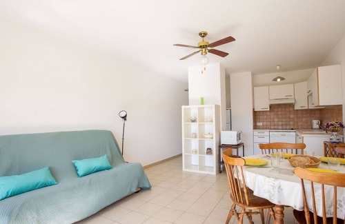 Le Lavandou Apartment | Lovely apartment for 4 people with WIFI, TV and balcony