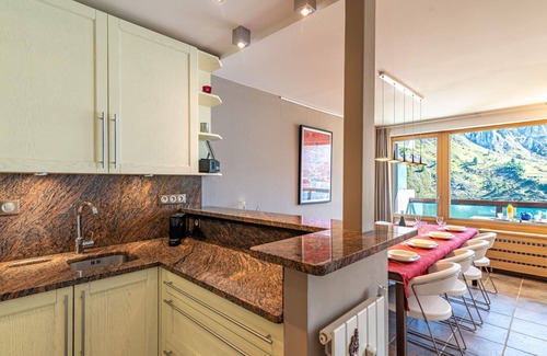 Tignes Apartment | Lovely apartment for 8 guests with WIFI, TV and terrace