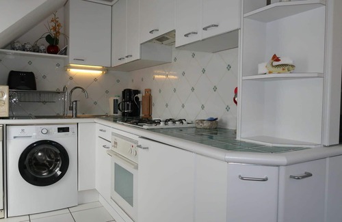 Pont-l'Abbe Apartment | Lovely apartment for 4 guests with WIFI, TV and terrace