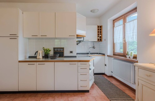 Ranzo Apartment | Lovely apartment for 4 guests with WIFI, TV, terrace, pets allowed and parking