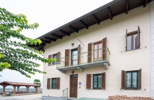 Portacomaro Apartment | Lovely apartment for 6 people with A/C, pool, WIFI, TV, terrace, pets allowed and panoramic view