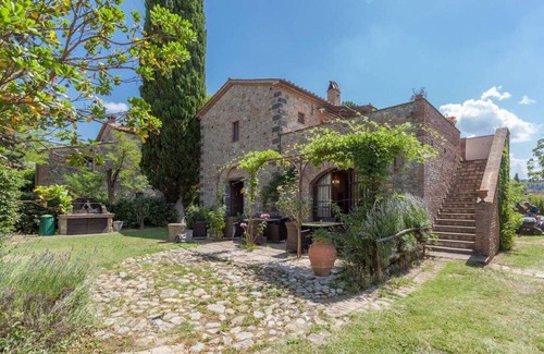 Monteleone d'Orvieto Apartment | Lovely apartment for 4 people with WIFI, pool