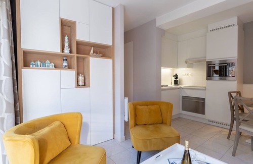 Nieuwpoort-Bad Apartment | Lovely apartment for 3 people with WIFI, TV and pets allowed