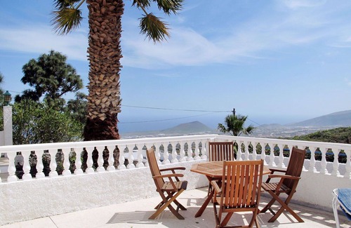 Las Cuevecitas Apartment | Lovely apartment for 2 guests with pool, WIFI, TV and terrace