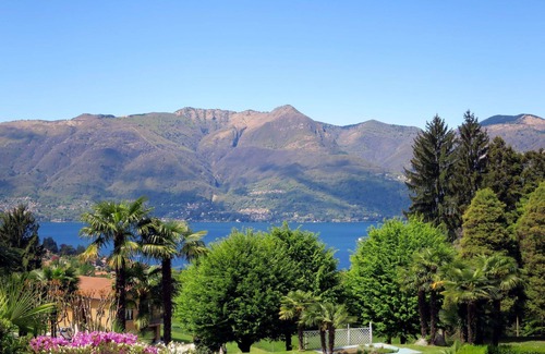 Germignaga Apartment | Lovely apartment for 2 people with WIFI, pool, TV, terrace and pets allowed