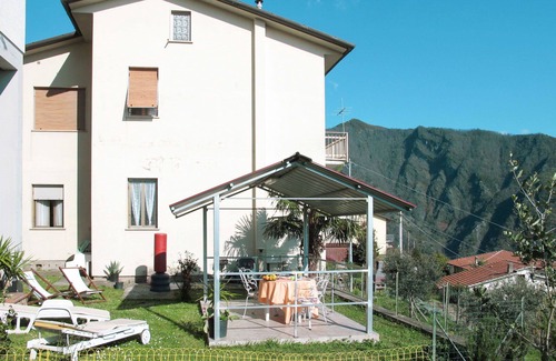 Montignoso Apartment | Lovely apartment for 6 people with WIFI, TV, patio and pets allowed