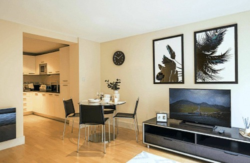 Castle Baynard Apartment | Lovely apartment for 2 people with WIFI and TV
