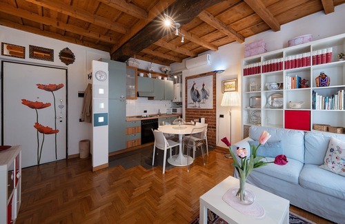 Pavia Apartment | Lovely apartment for 2 people with A/C, WIFI and TV
