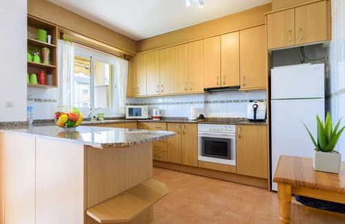 Vinaros Apartment | Lovely apartment for 4 guests with A/C, WIFI, pool, TV, terrace and pets allowed